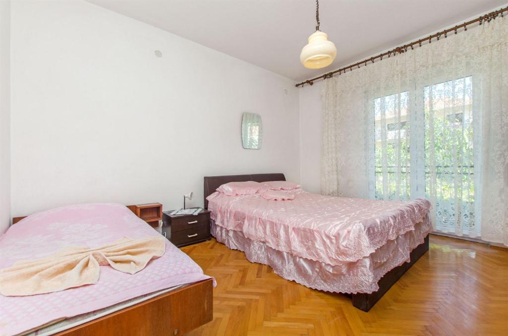 Postel nebo postele na pokoji v ubytování Apartments Bozjidar