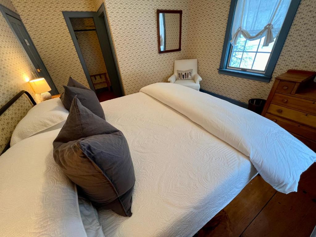 The Griff Inn - Deluxe King Room
