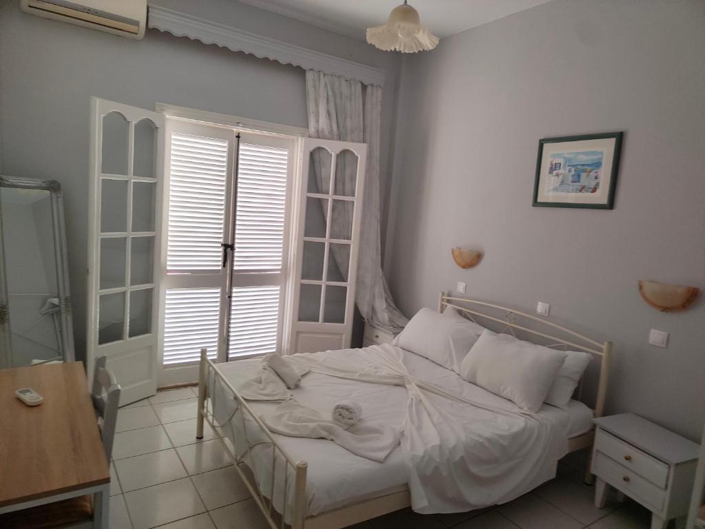 Postel nebo postele na pokoji v ubytování Asprokavos beach apartment and studio