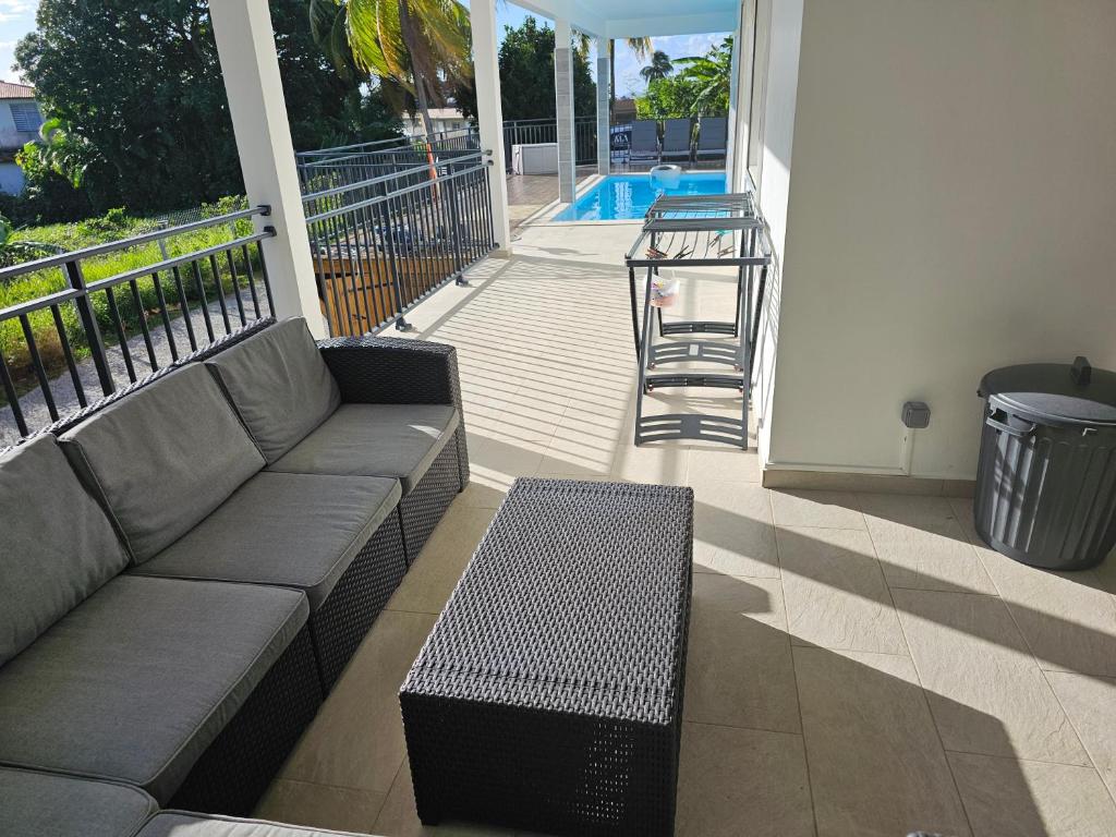 Bazén v ubytování Villa du marquis avec piscine nebo v jeho okolí