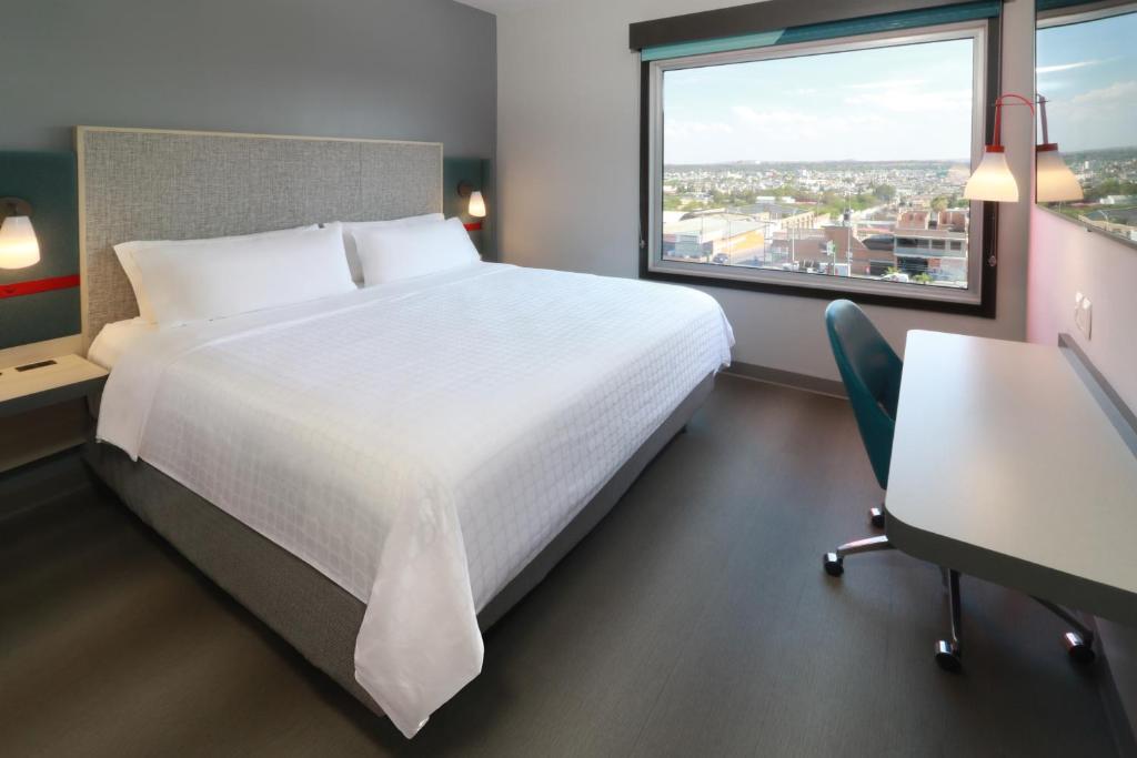 Postel nebo postele na pokoji v ubytování avid hotels - Tijuana - Otay by IHG