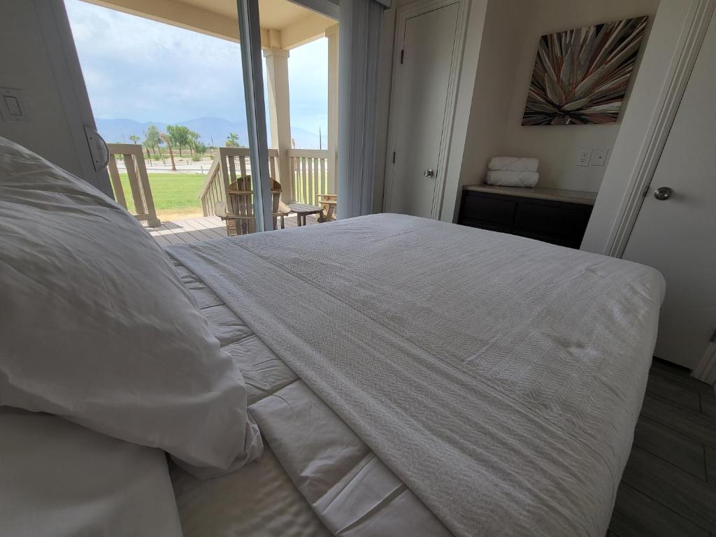 Coachella Lakes RV Resort - Two-Bedroom Cottage