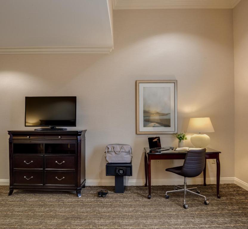 Ayres Hotel Fountain Valley - Huntington Beach - King Studio Suite - Disability Access