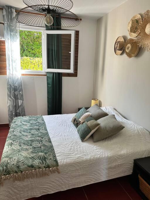 Postel nebo postele na pokoji v ubytování APPARTEMENT T3 "TI CAZE" Villa Bel Kay Nou