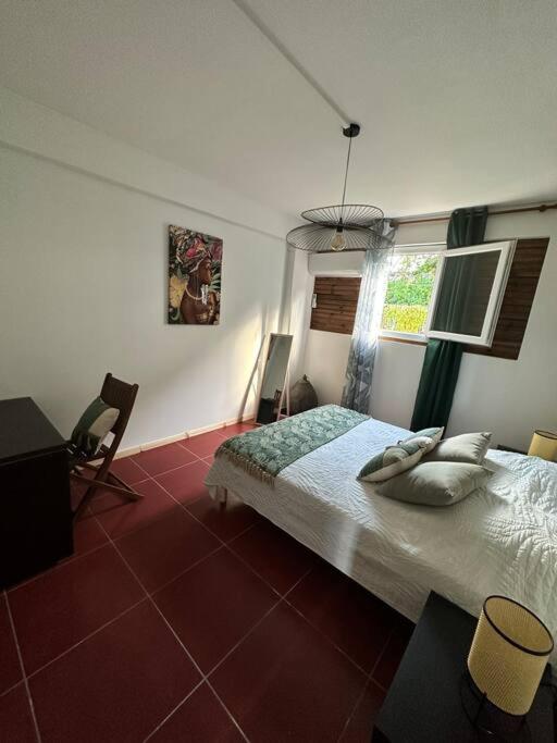 Postel nebo postele na pokoji v ubytování APPARTEMENT T3 "TI CAZE" Villa Bel Kay Nou