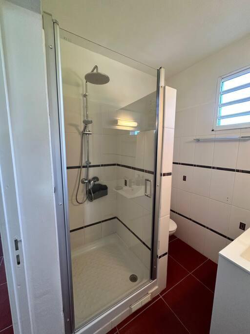 Koupelna v ubytování APPARTEMENT T3 "TI CAZE" Villa Bel Kay Nou