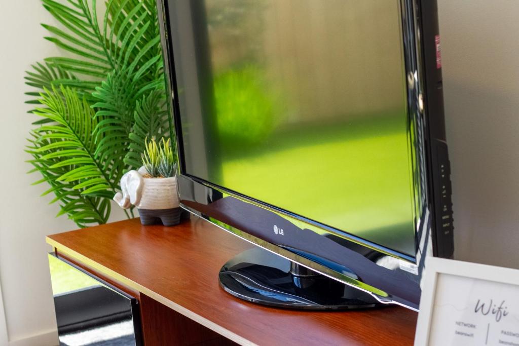 1 Bedroom Gem with Hagley Park at your doorstep - Resim 10