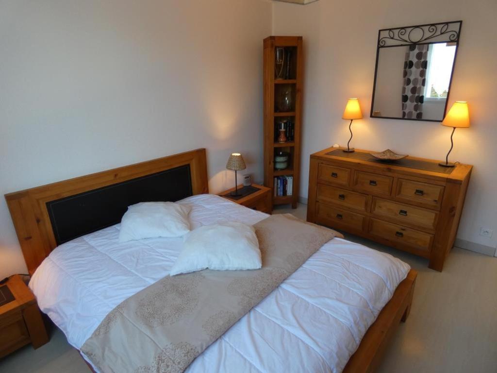 Posteľ alebo postele v izbe v ubytovaní Notre-Dame-de-Monts - Appartement 58m² avec 2 chambres, parking, balcon - 4 personnes - FR-1-540-243