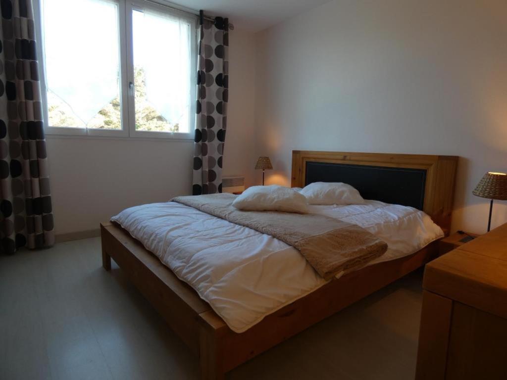 Posteľ alebo postele v izbe v ubytovaní Notre-Dame-de-Monts - Appartement 58m² avec 2 chambres, parking, balcon - 4 personnes - FR-1-540-243