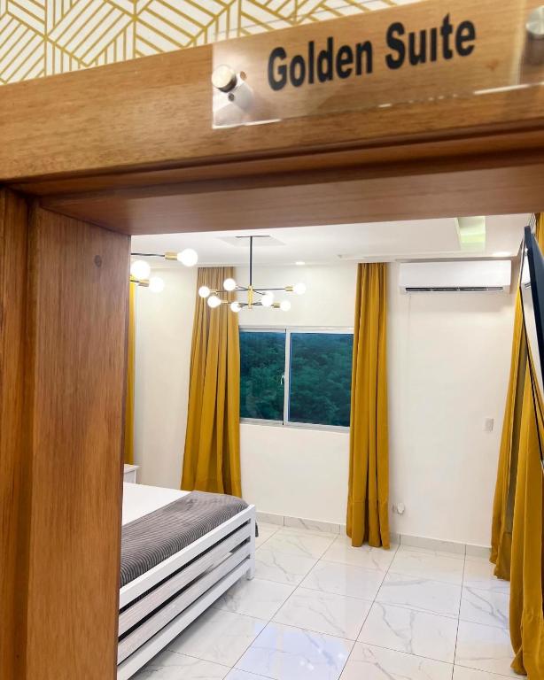 Postel nebo postele na pokoji v ubytování 5 Star Villa minutes from Airport and Beaches
