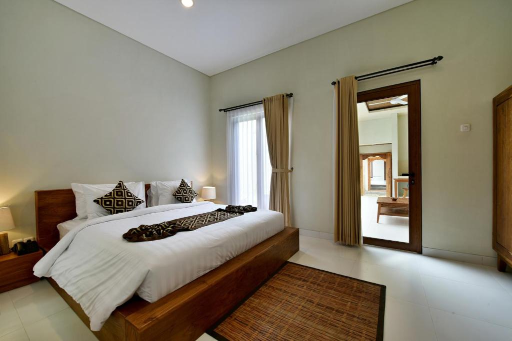 Postel nebo postele na pokoji v ubytování Mahayoga Ubud Private Pool Villa Spa And Resto