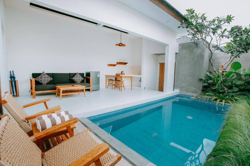 Bazén v ubytování Mahayoga Ubud Private Pool Villa Spa And Resto nebo v jeho okolí