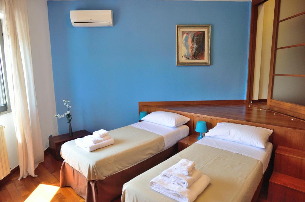 Postel nebo postele na pokoji v ubytování Bed and Breakfast La Villa AMBIENTI SANIFICATI CON GENERATORE DI OZONO