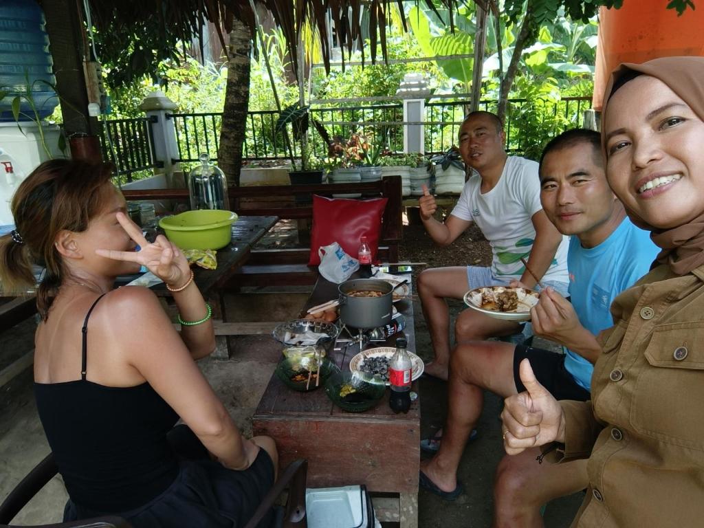 Hosté ubytování Raja Ampat Sandy Guesthouse
