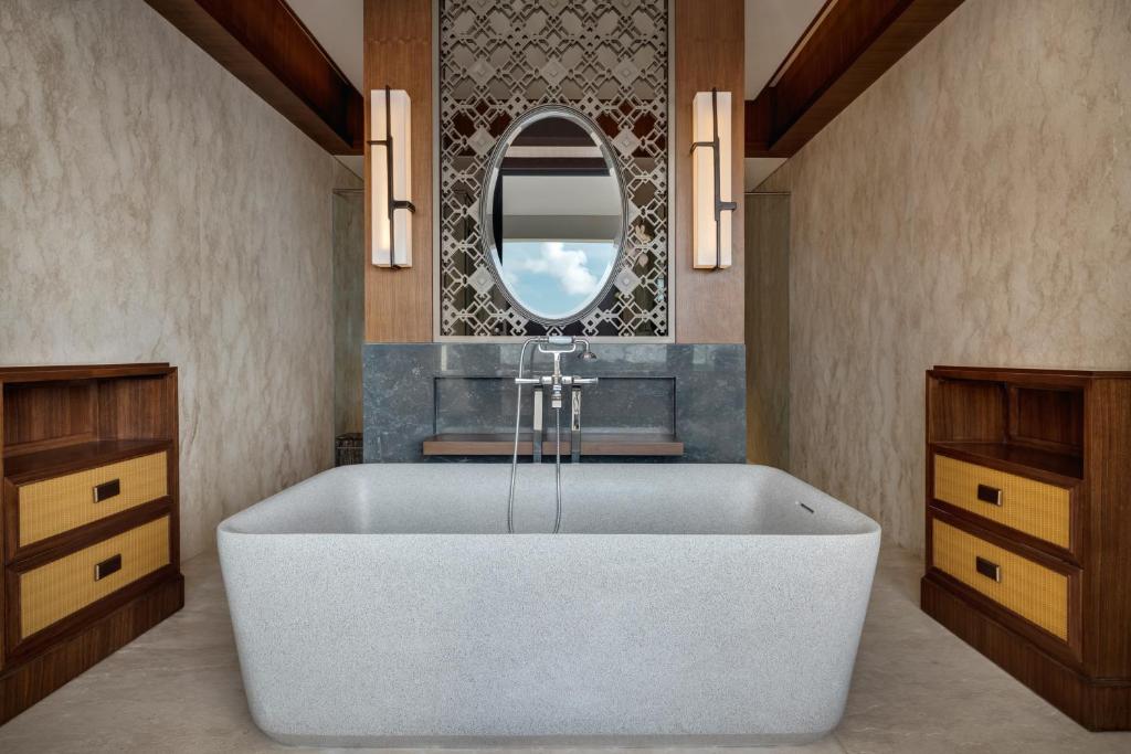 Bali Beach Hotel - 13