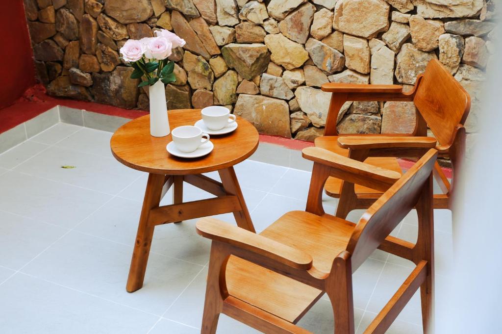 Khu vực ghế ngồi tại TRUONG PHU HOUSE - HOTEL & APARTMENT