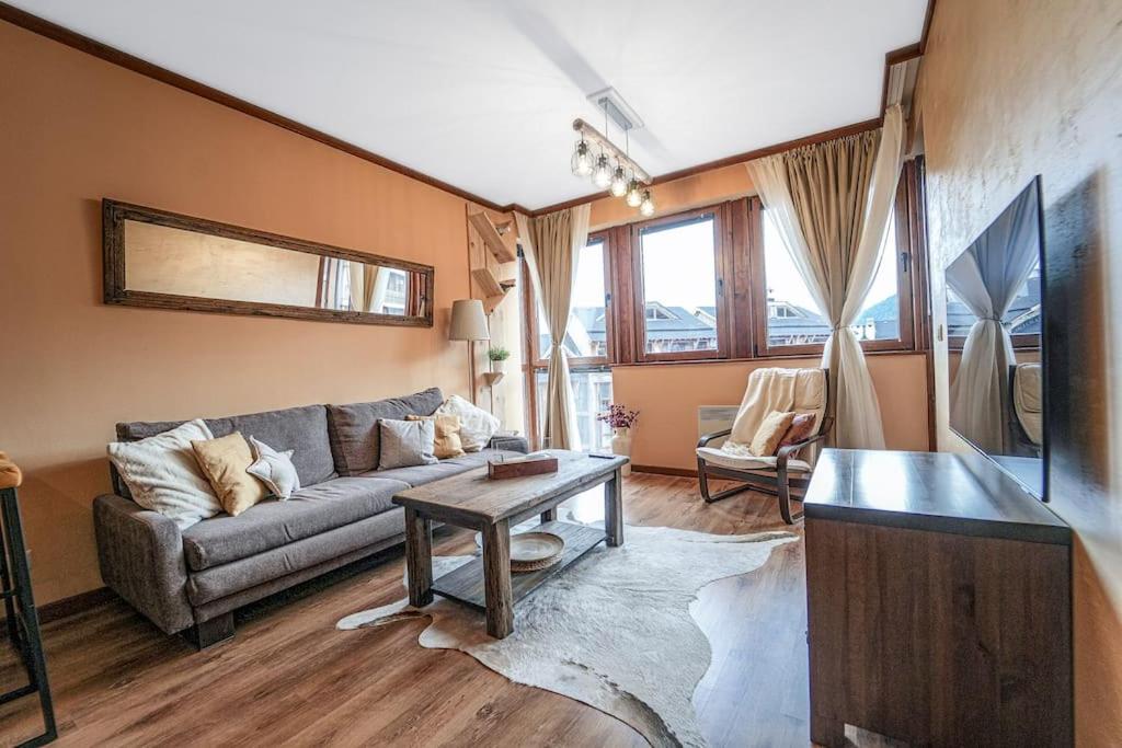 Hill-side Apartment in Nation Park