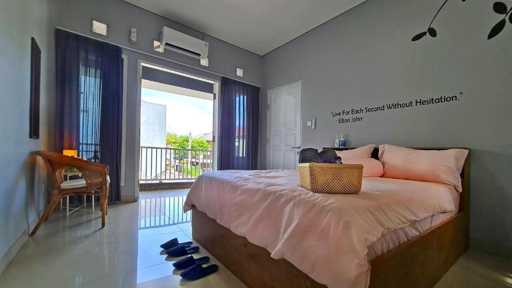 Postel nebo postele na pokoji v ubytování Villa Palm Springs by REQhome