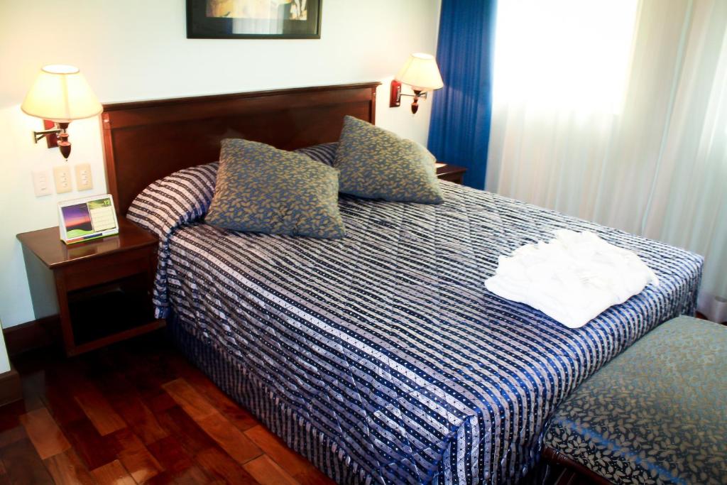 Postel nebo postele na pokoji v ubytování CityState Tower Hotel