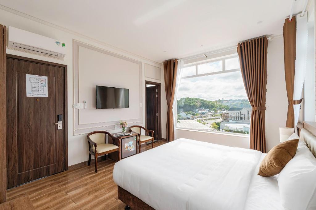 Postel nebo postele na pokoji v ubytování PINE VIEW Hotel Dalat