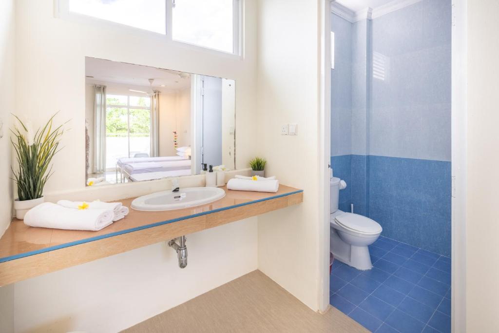 Three Hearts Guesthouse and Villas - 19