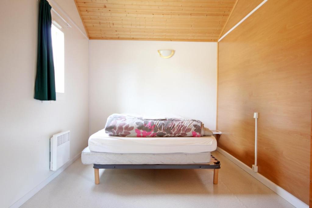 Camping Domaine Vallée du Tarn SN - One-Bedroom Chalet