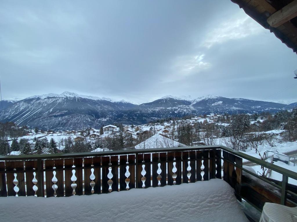 Chalet Tyl, vue imprenable sur les Alpes Valaisannes saat musim dingin