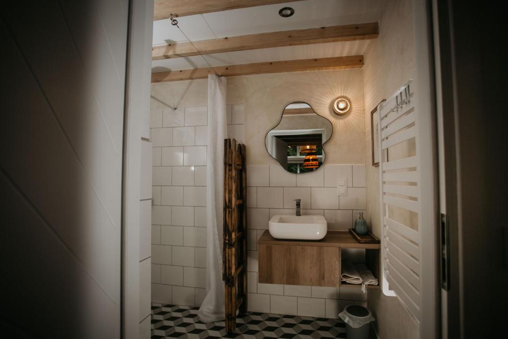 A bathroom at Poczciwy Bies