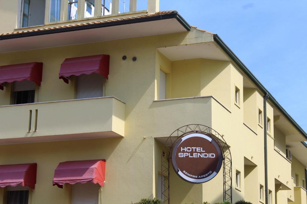 Certifikát, hodnocení, plakát nebo jiný dokument vystavený v ubytování Hotel Splendid
