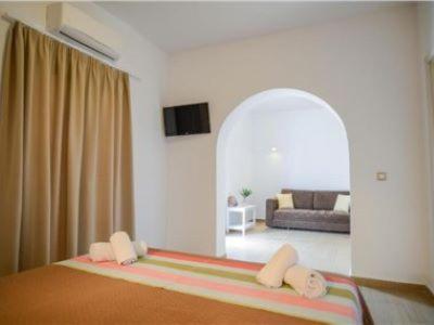 Postel nebo postele na pokoji v ubytování OMIROS HOTEL