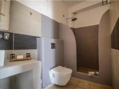 Koupelna v ubytování OMIROS HOTEL