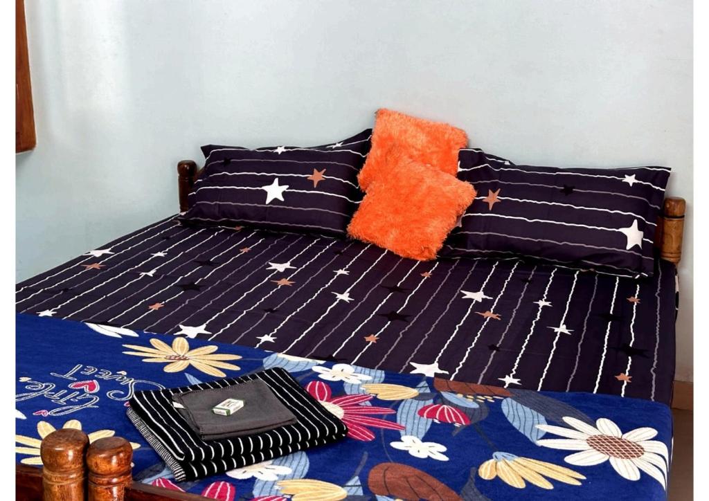 STANDARD Stay في فاركَالا: سرير عليه مخدات لحاف