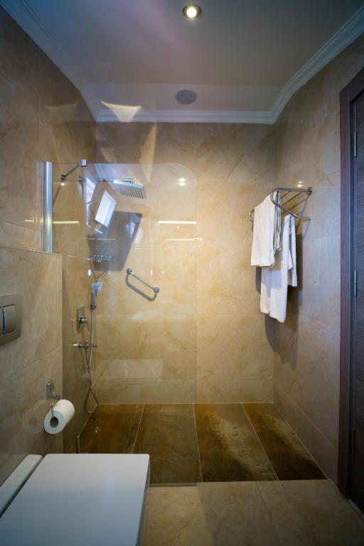 A bathroom at Ölüdeniz Turquoise Hotel - All Inclusive