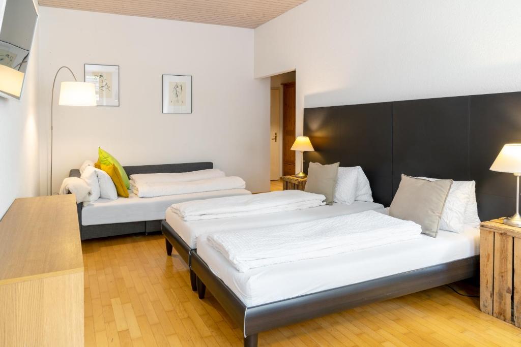 Postel nebo postele na pokoji v ubytování Hotel zum Hirschen