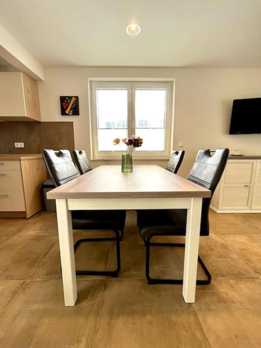 Kuchyň nebo kuchyňský kout v ubytování Ferienhaus Leni Bettwäsche Handtücher inkl