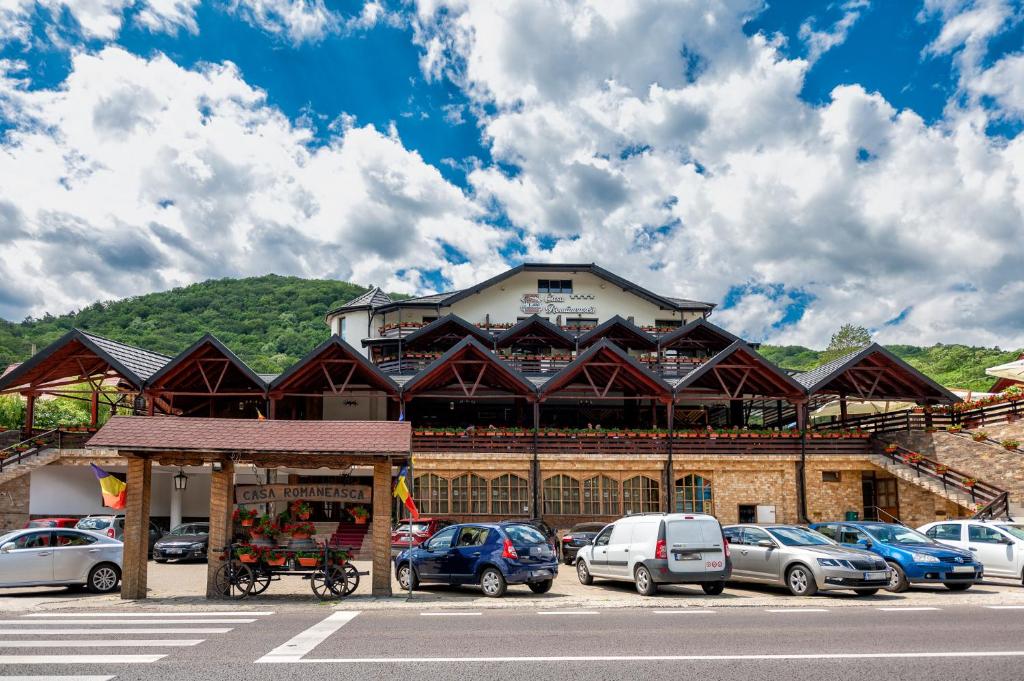 Nespecifikovaný výhled na hory nebo výhled na hory při pohledu z hotelu