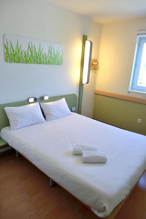 Postel nebo postele na pokoji v ubytování Ibis Budget Avignon Nord