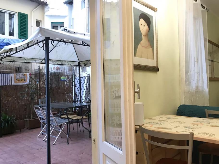 a patio with a table and an umbrella at La casa di Gioia in Florence