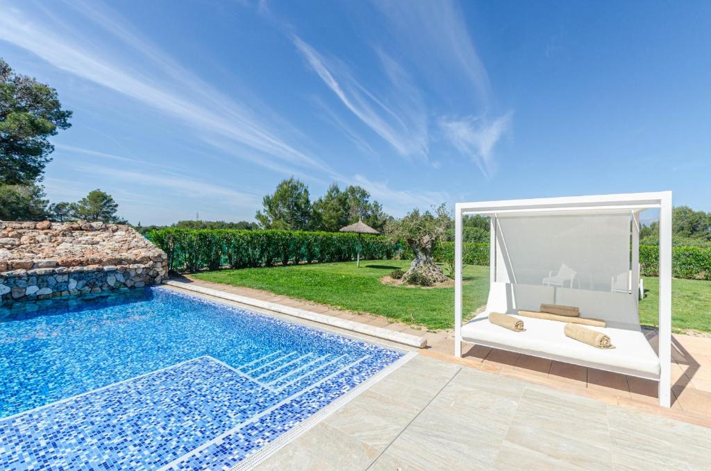 Bazén v ubytování YourHouse Romani Villa nebo v jeho okolí