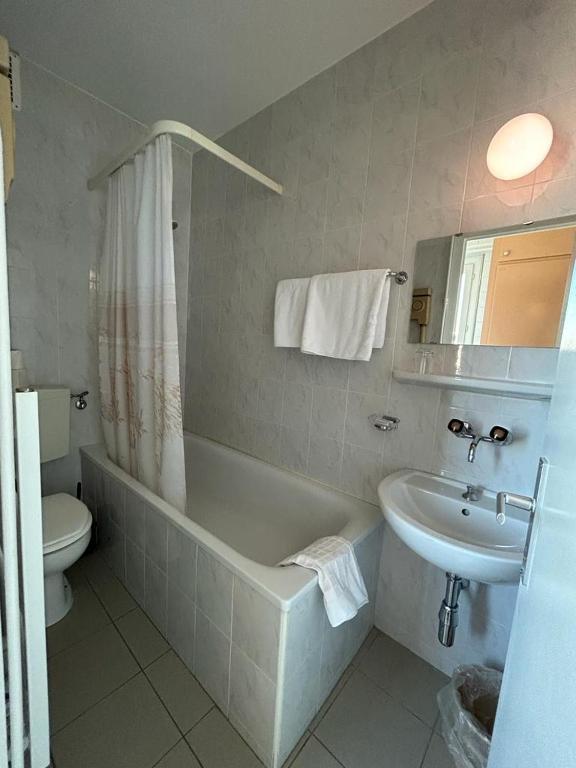 Koupelna v ubytování Primadom Aparthotel