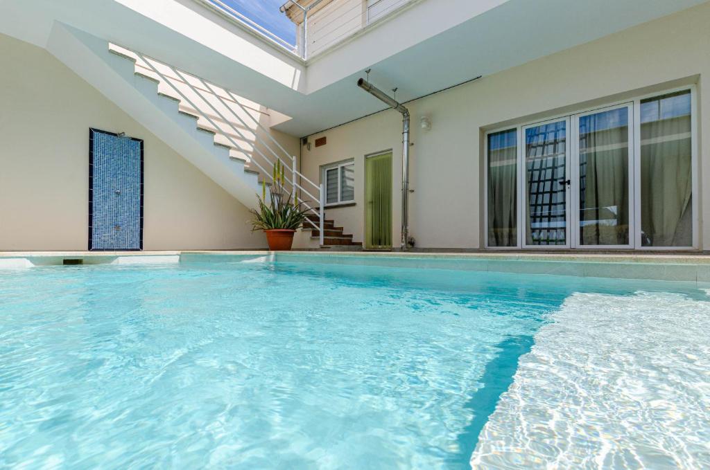 Bazén v ubytování YourHouse Villa Marian nebo v jeho okolí