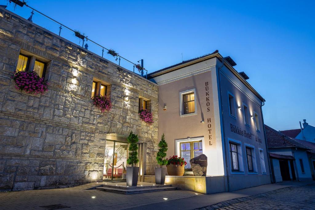a building that is next to a stone building at Bükkös Hotel & Spa in Szentendre