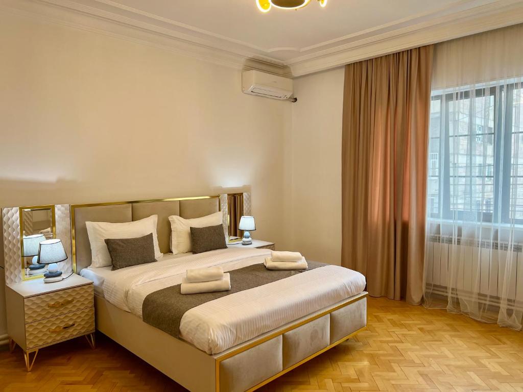 Postel nebo postele na pokoji v ubytování MANSION HOTEL YEREVAN