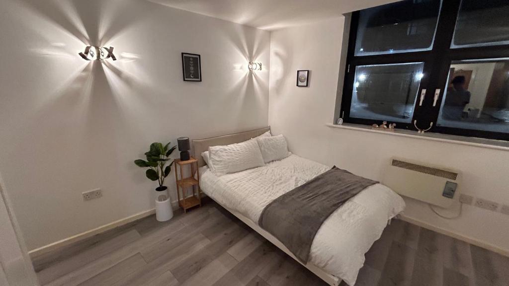 Кровать или кровати в номере 1 Bed Flat - Located Centrally - Perfect for Professionals and Contractors - Long Stay Rates Available
