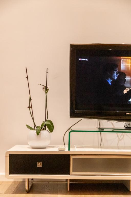 Sk_Grand Apartment - Image 5