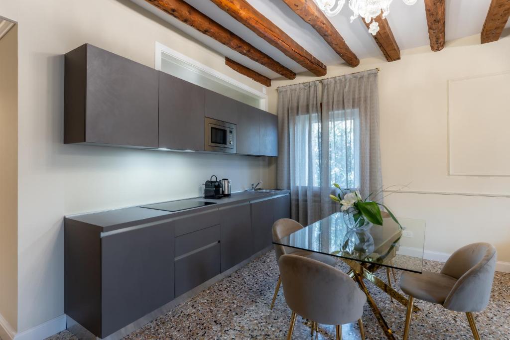 San Vio Palace Luxury Apartments - 15