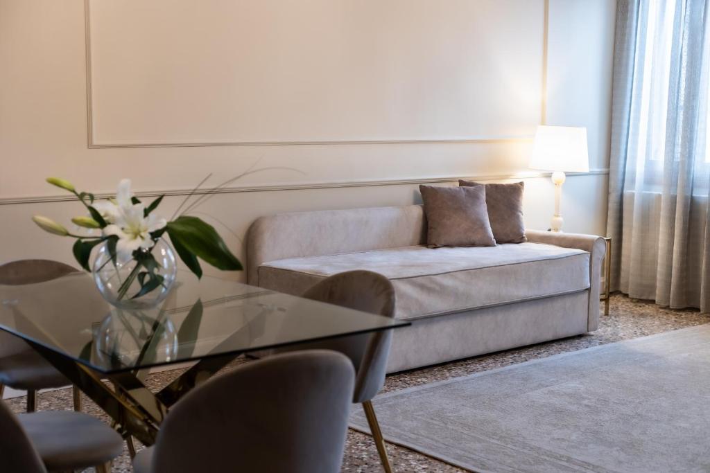 San Vio Palace Luxury Apartments - 19