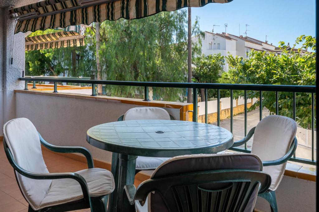 Balkón nebo terasa v ubytování AT044 Cerca de la playa, con piscina y airco