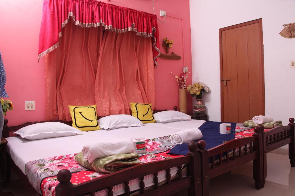 Postel nebo postele na pokoji v ubytování DreamCatcher Residency
