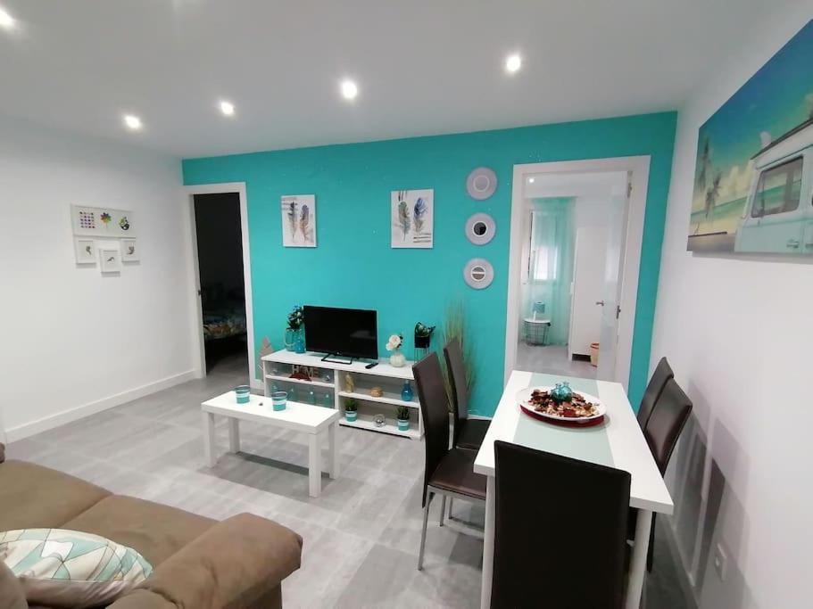 a living room with a couch and a table at Fantástico Piso Turquesa in Valladolid
